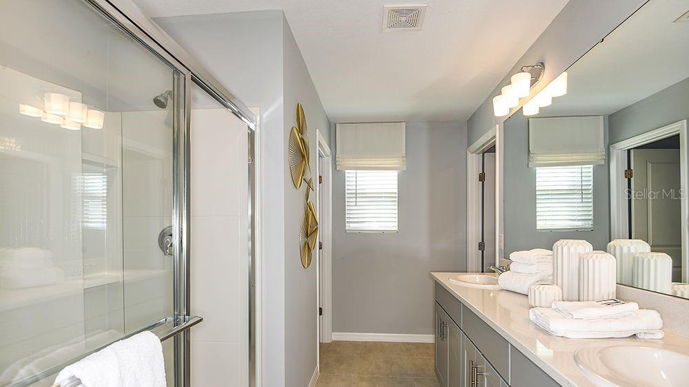 Listing photo id 5 for 764 Hazelwood Court