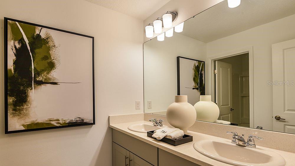 Listing photo id 7 for 764 Hazelwood Court