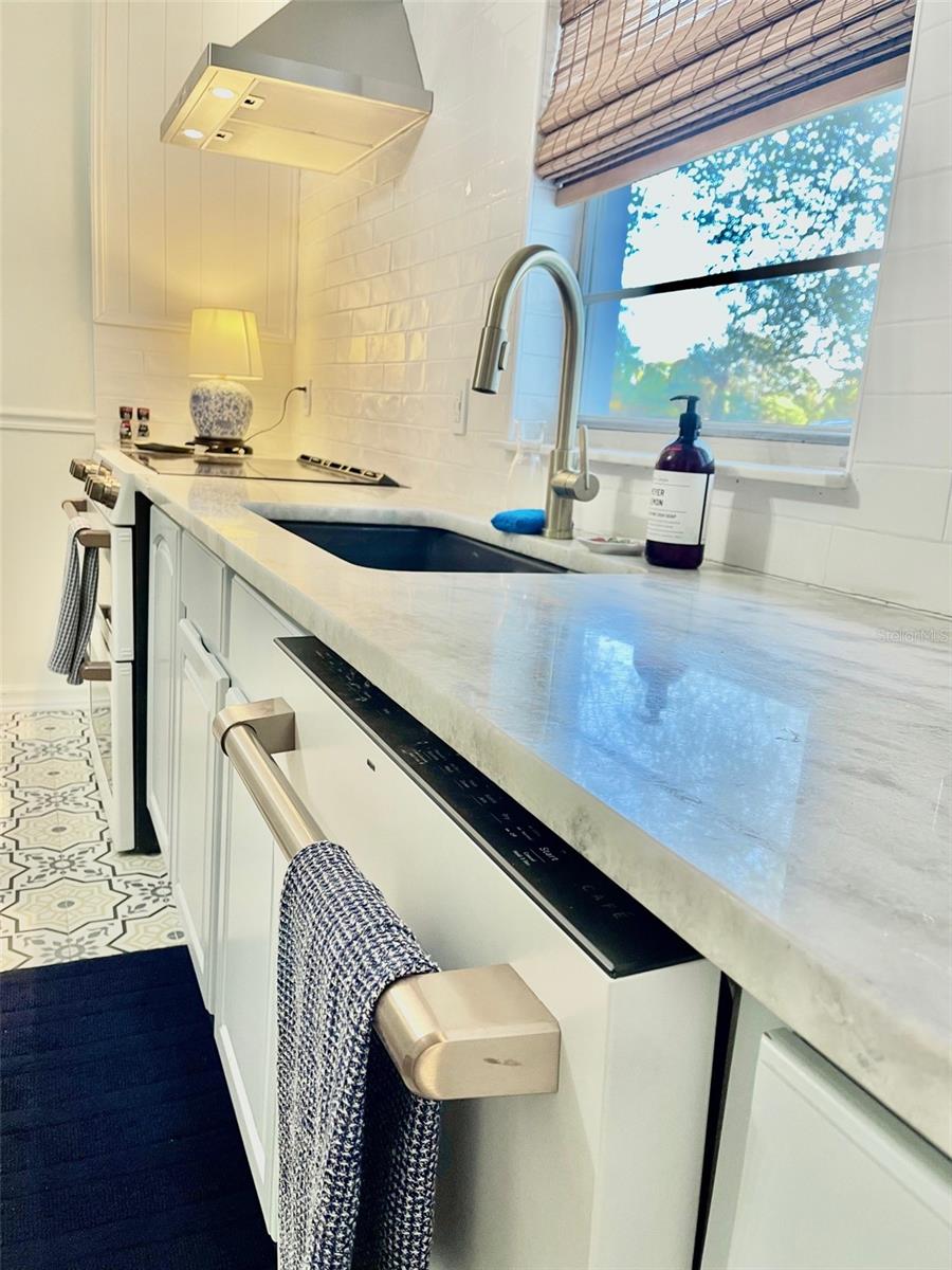 Image 6 of 13 For 2176 Crandon Avenue