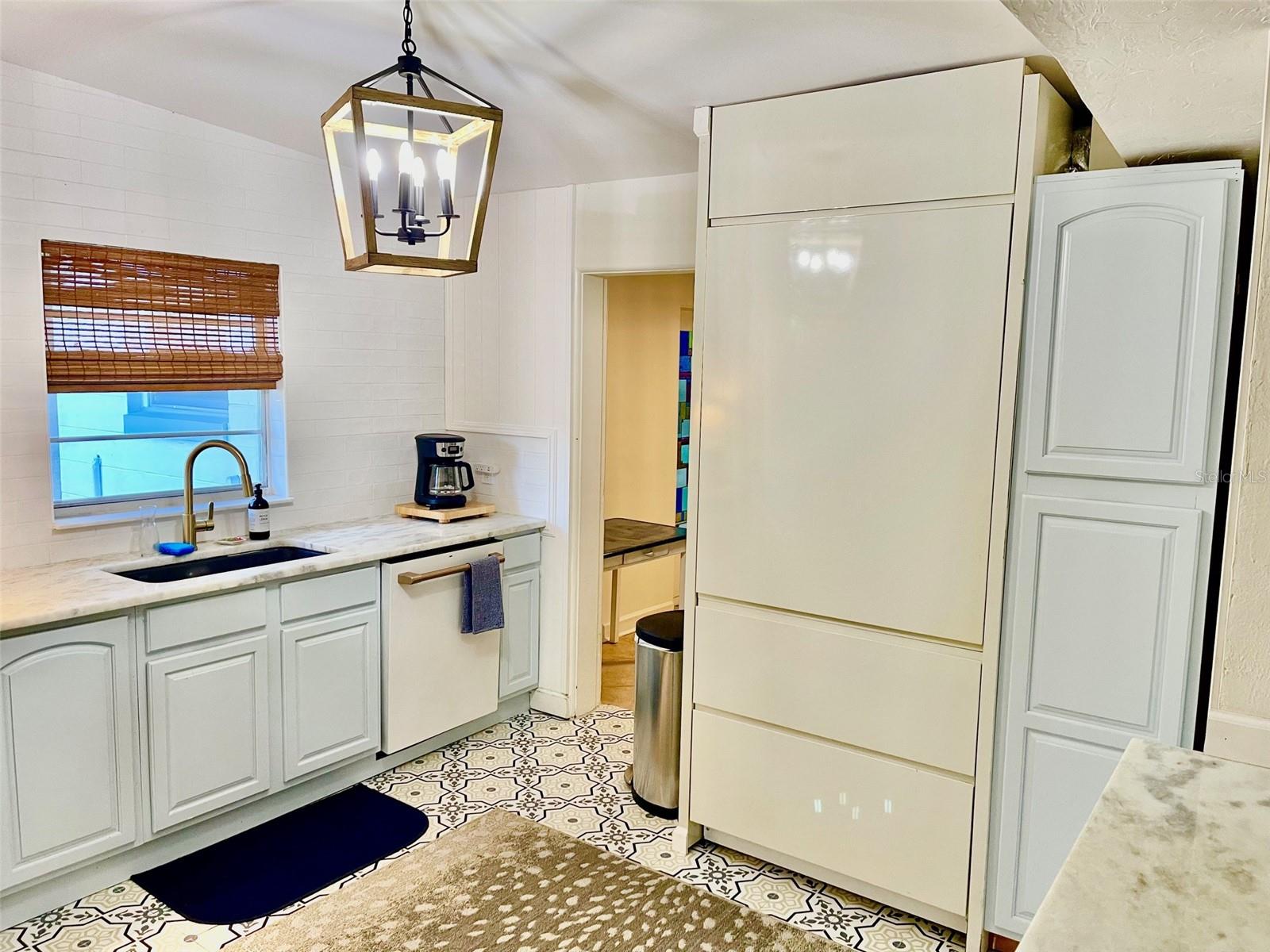 Image 7 of 13 For 2176 Crandon Avenue