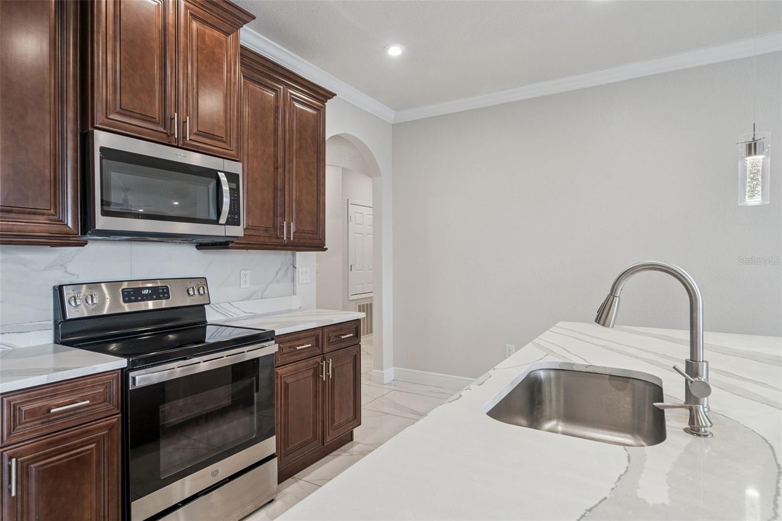 Listing photo id 9 for 520 Lemon Street
