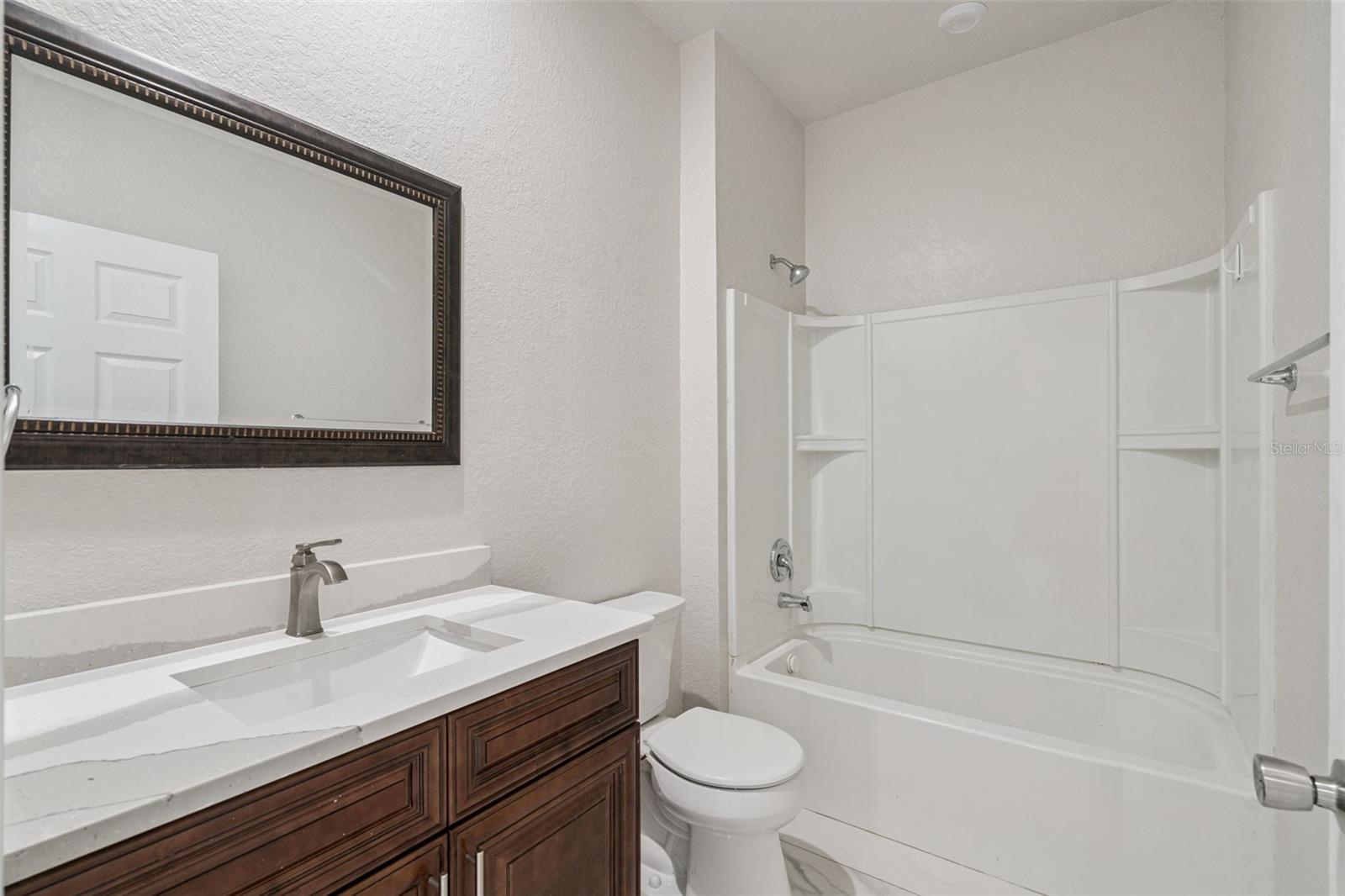 Listing photo id 15 for 520 Lemon Street