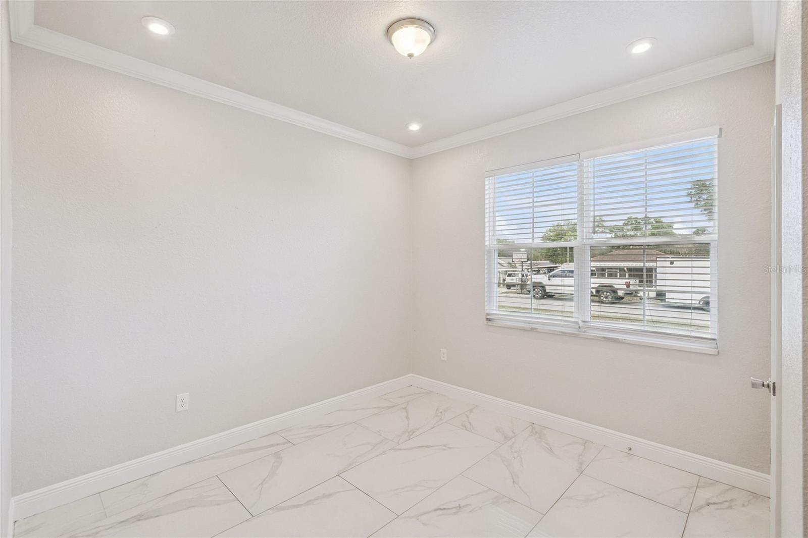 Listing photo id 17 for 520 Lemon Street