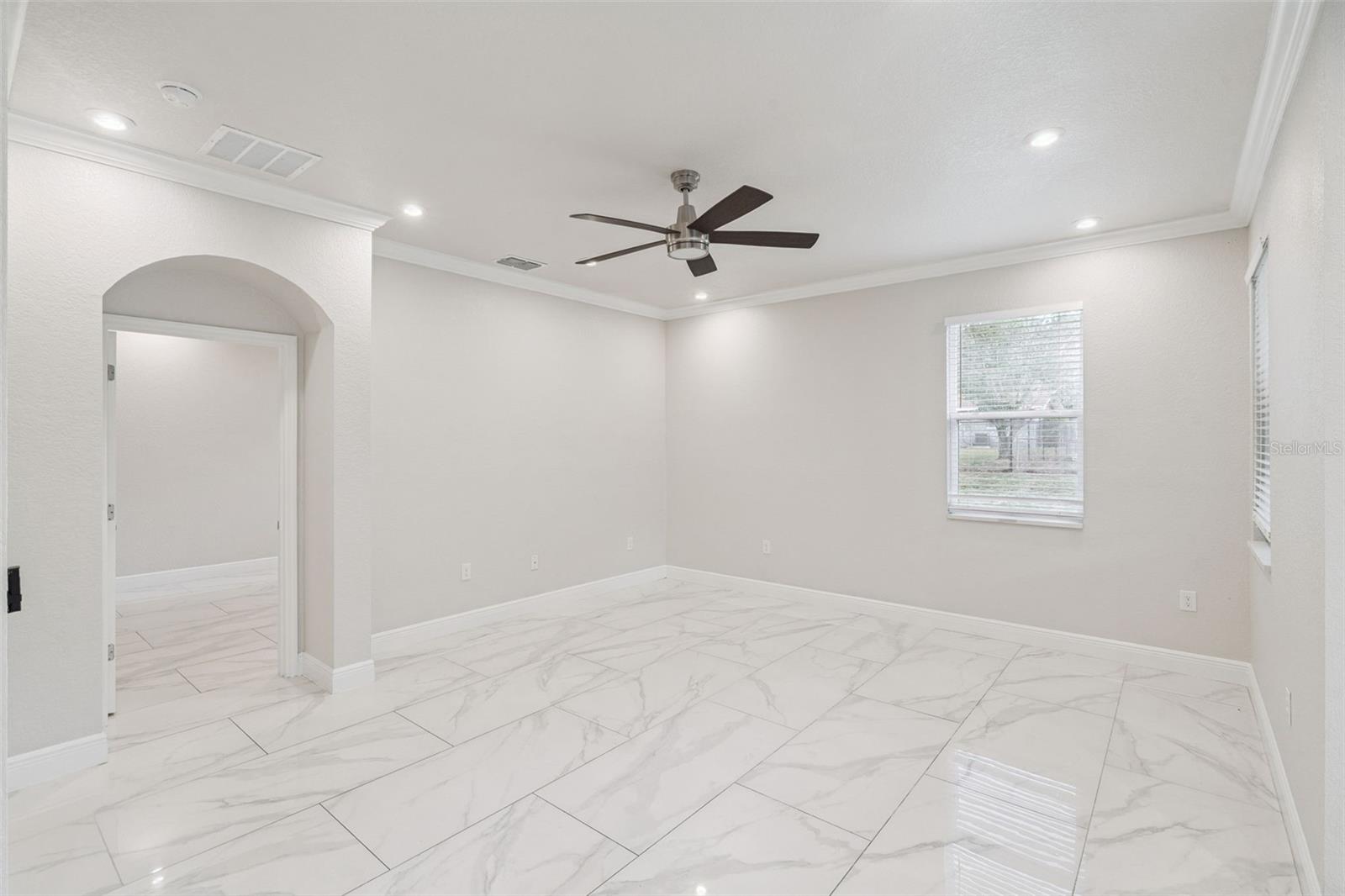 Listing photo id 19 for 520 Lemon Street