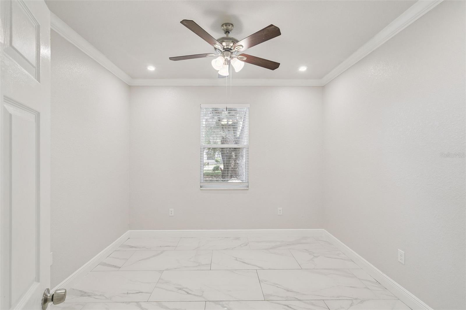 Listing photo id 20 for 520 Lemon Street