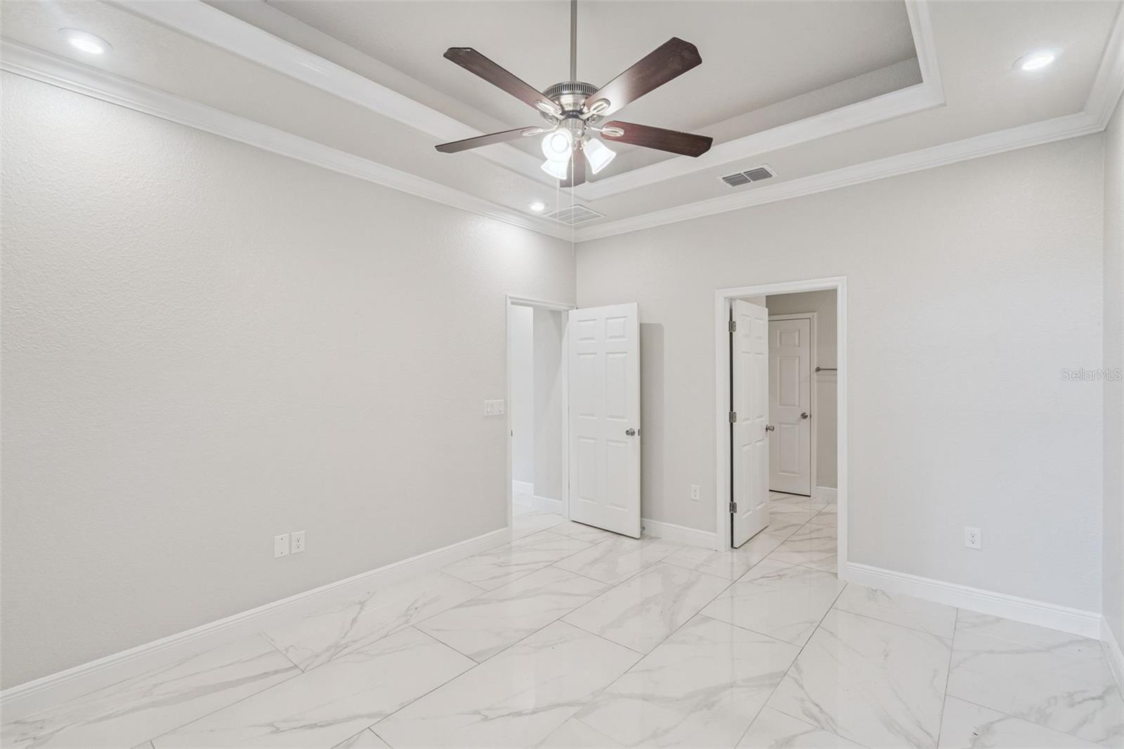 Listing photo id 21 for 520 Lemon Street