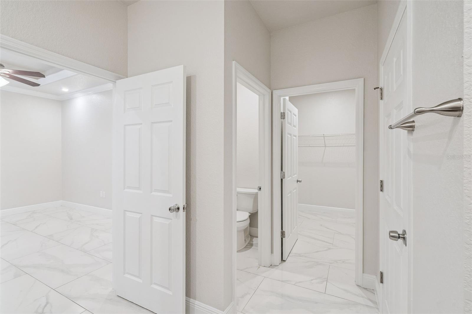 Listing photo id 24 for 520 Lemon Street
