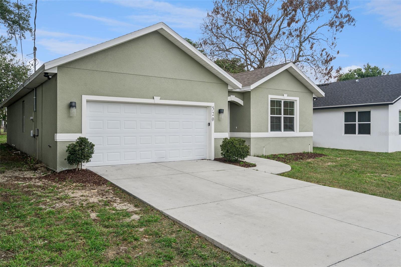 Listing photo id 1 for 520 Lemon Street