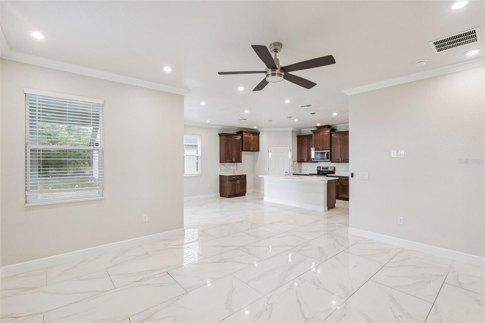 Listing photo id 3 for 520 Lemon Street