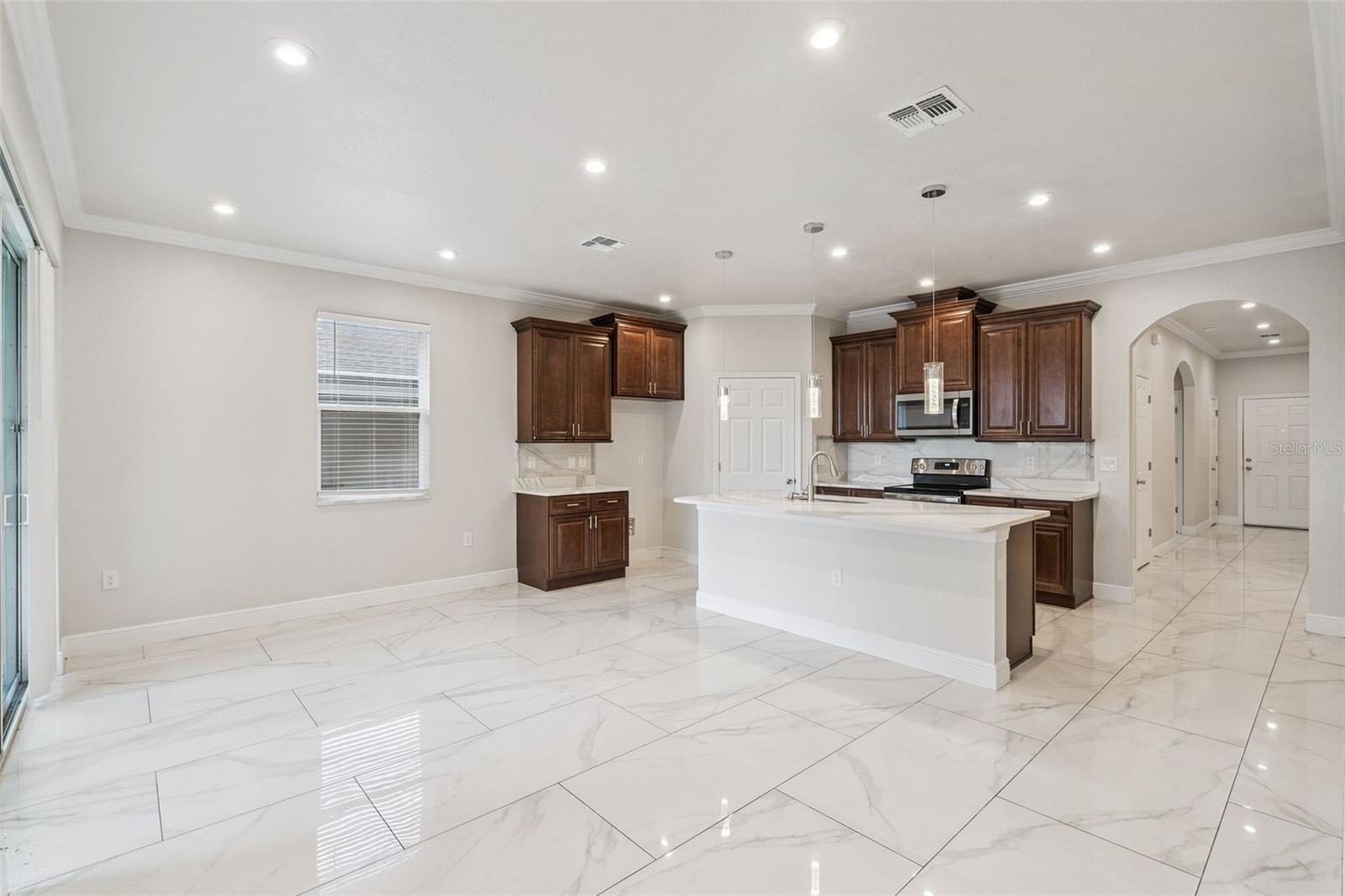 Listing photo id 4 for 520 Lemon Street