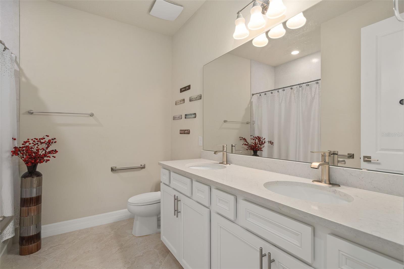 Image 12 of 33 For 284 Island Sound Court