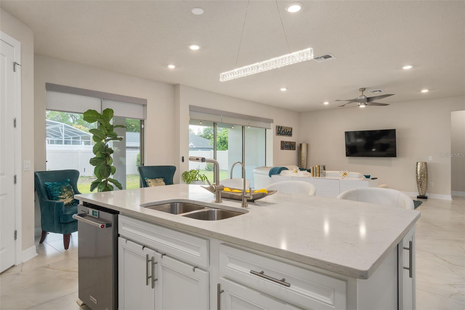 Image 21 of 33 For 284 Island Sound Court