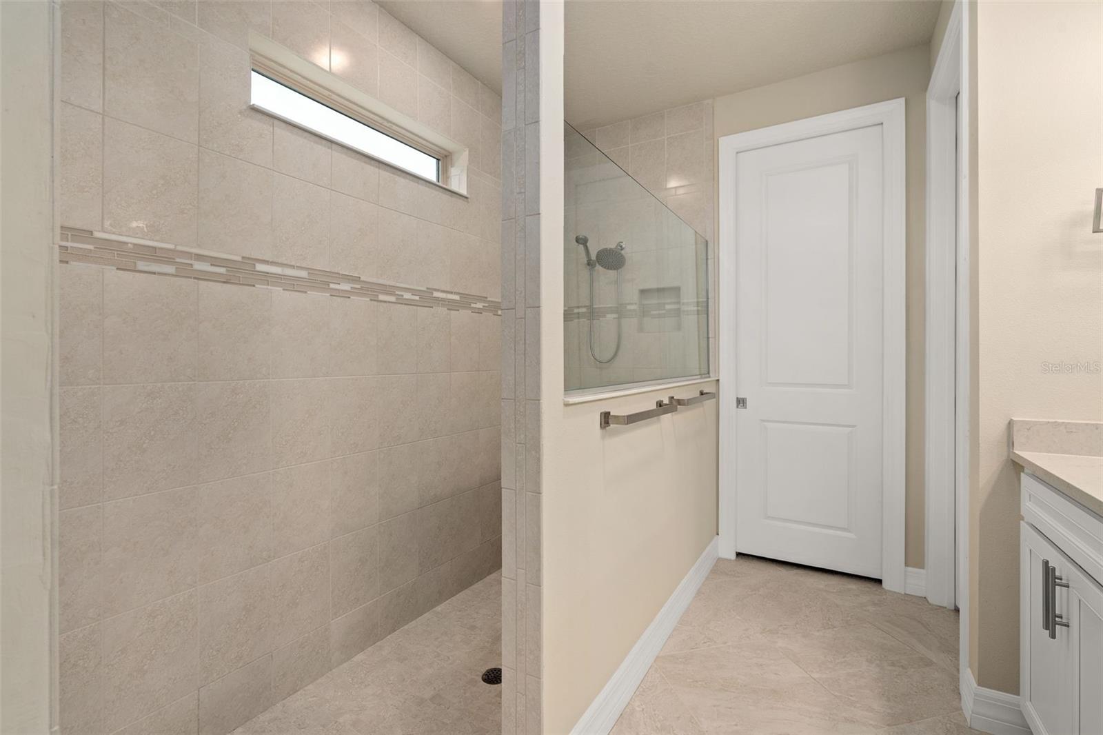 Image 26 of 33 For 284 Island Sound Court