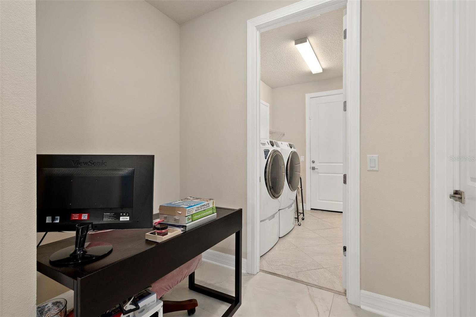 Image 28 of 33 For 284 Island Sound Court