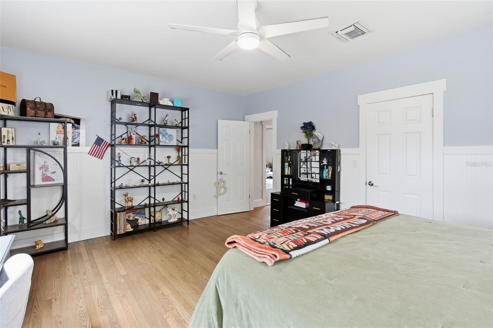 Image 22 of 38 For 363 Phelps Avenue