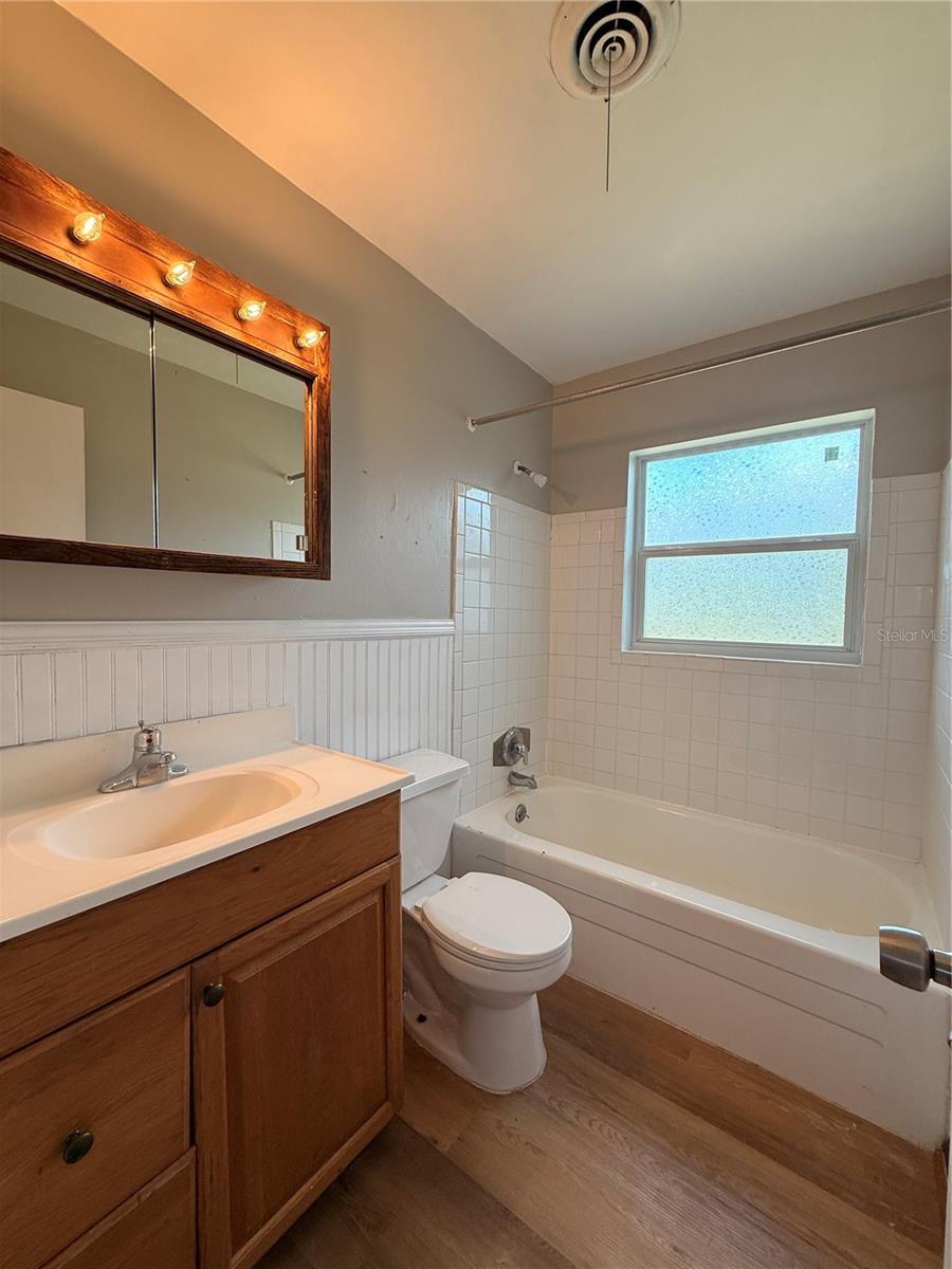 Image 16 of 18 For 1014 Park Manor Drive