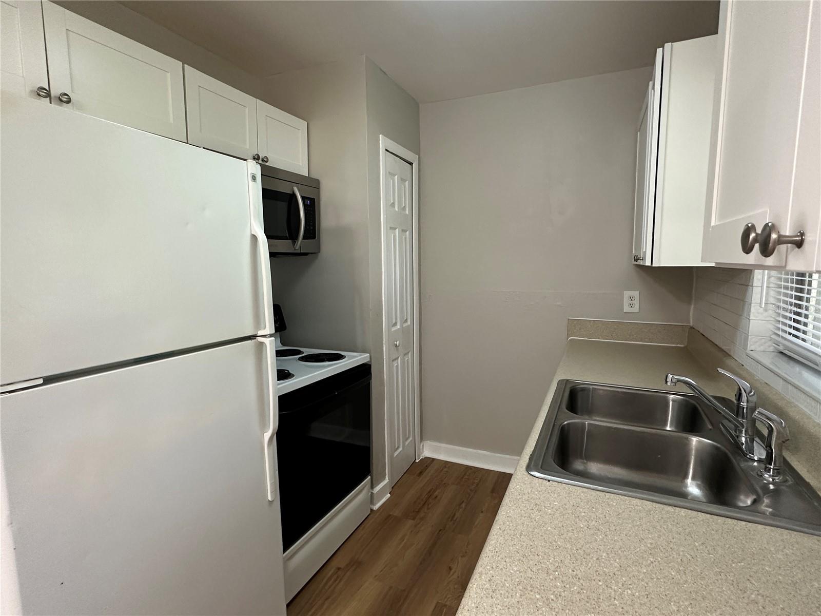 Image 6 of 18 For 1014 Park Manor Drive