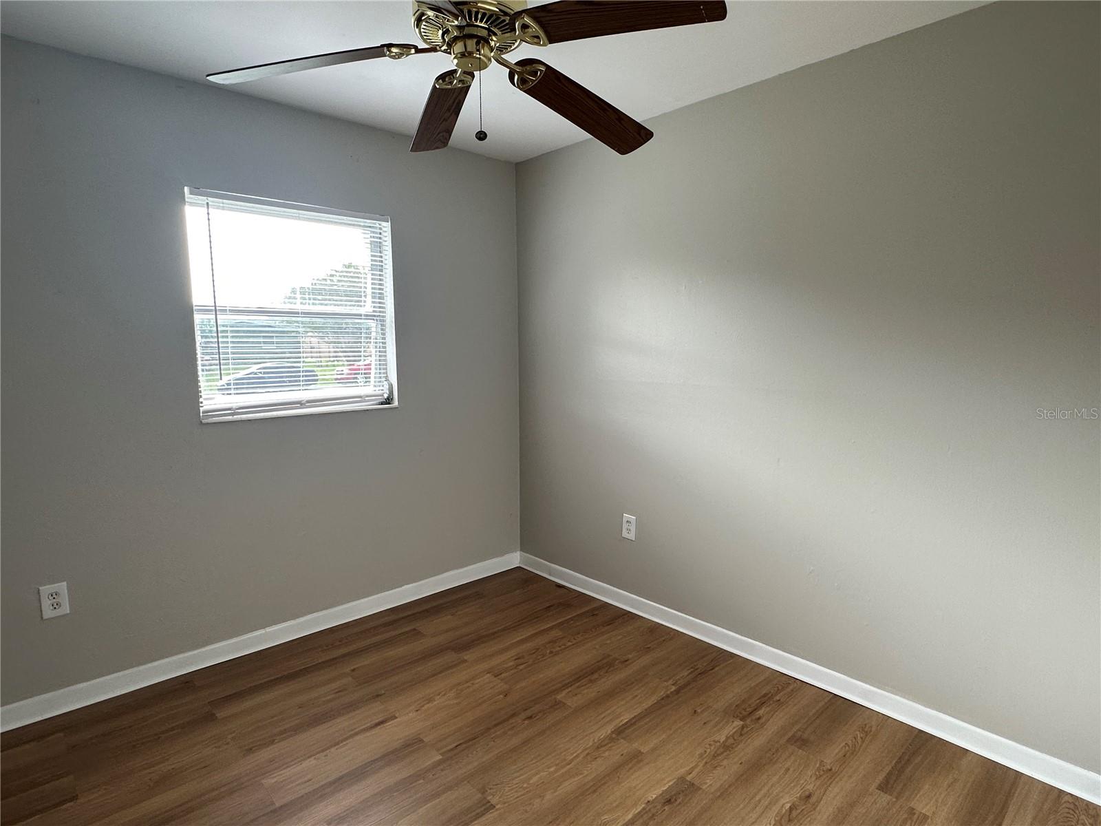 Image 9 of 18 For 1014 Park Manor Drive