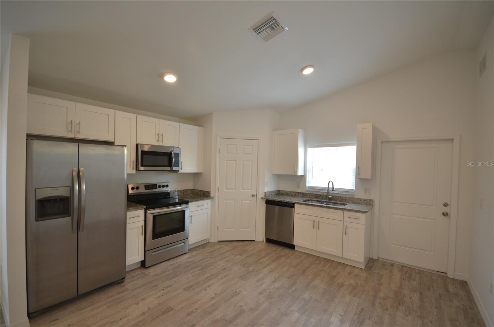 Image 10 of 15 For 2225 Carver Avenue