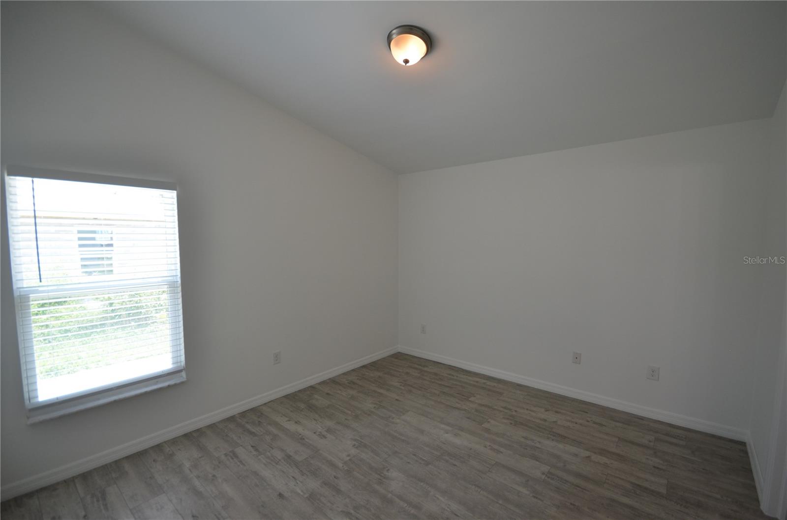 Image 13 of 15 For 2225 Carver Avenue