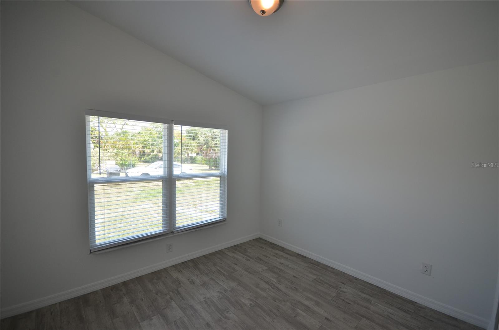 Image 5 of 15 For 2225 Carver Avenue