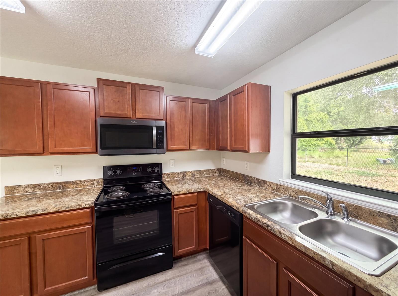 Image 10 of 21 For 2440 Bracknell Forest Trail