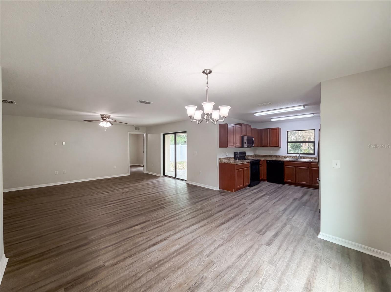 Image 8 of 21 For 2440 Bracknell Forest Trail