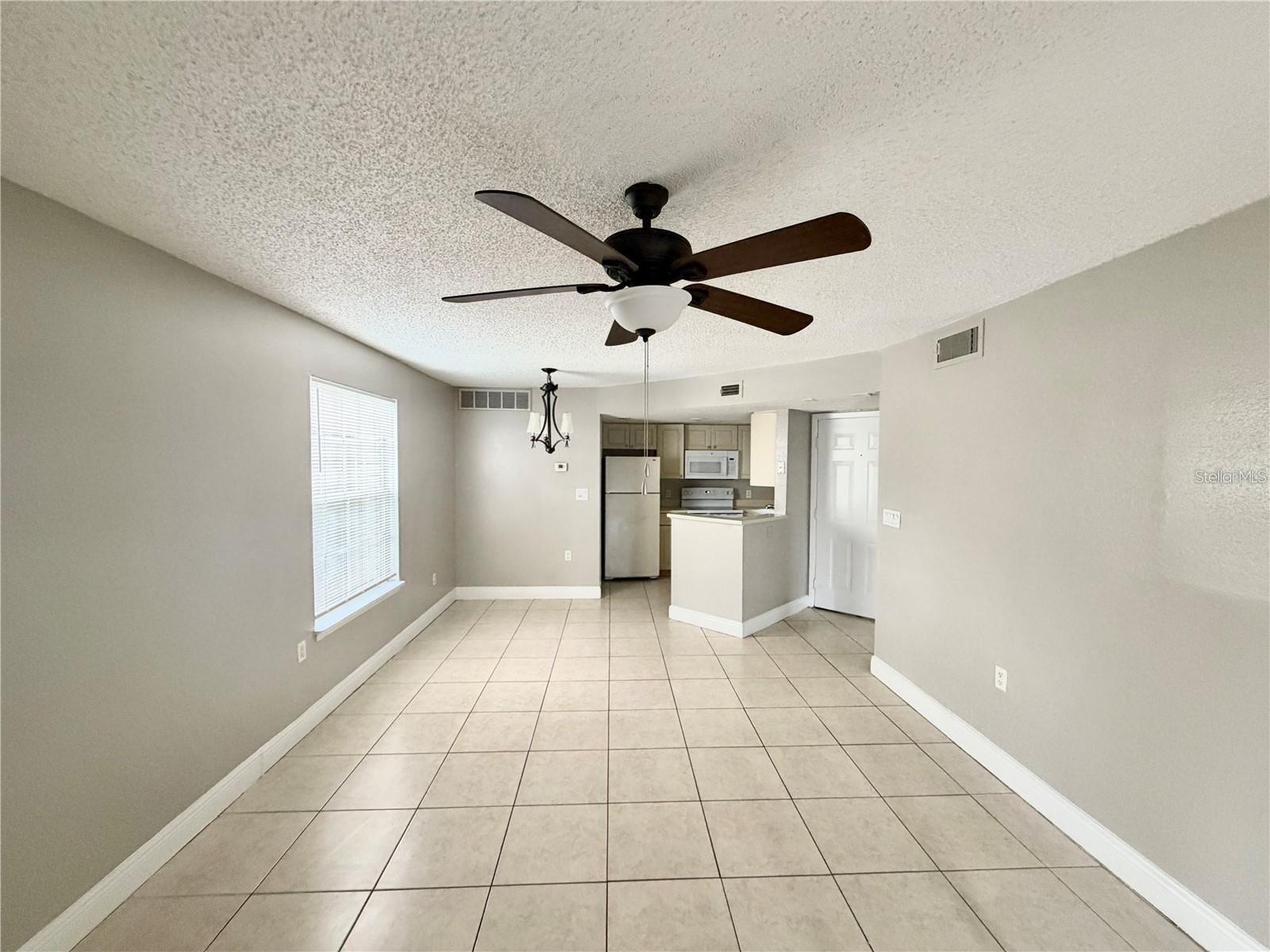 Image 3 of 16 For 1908 Lake Atriums Circle 15