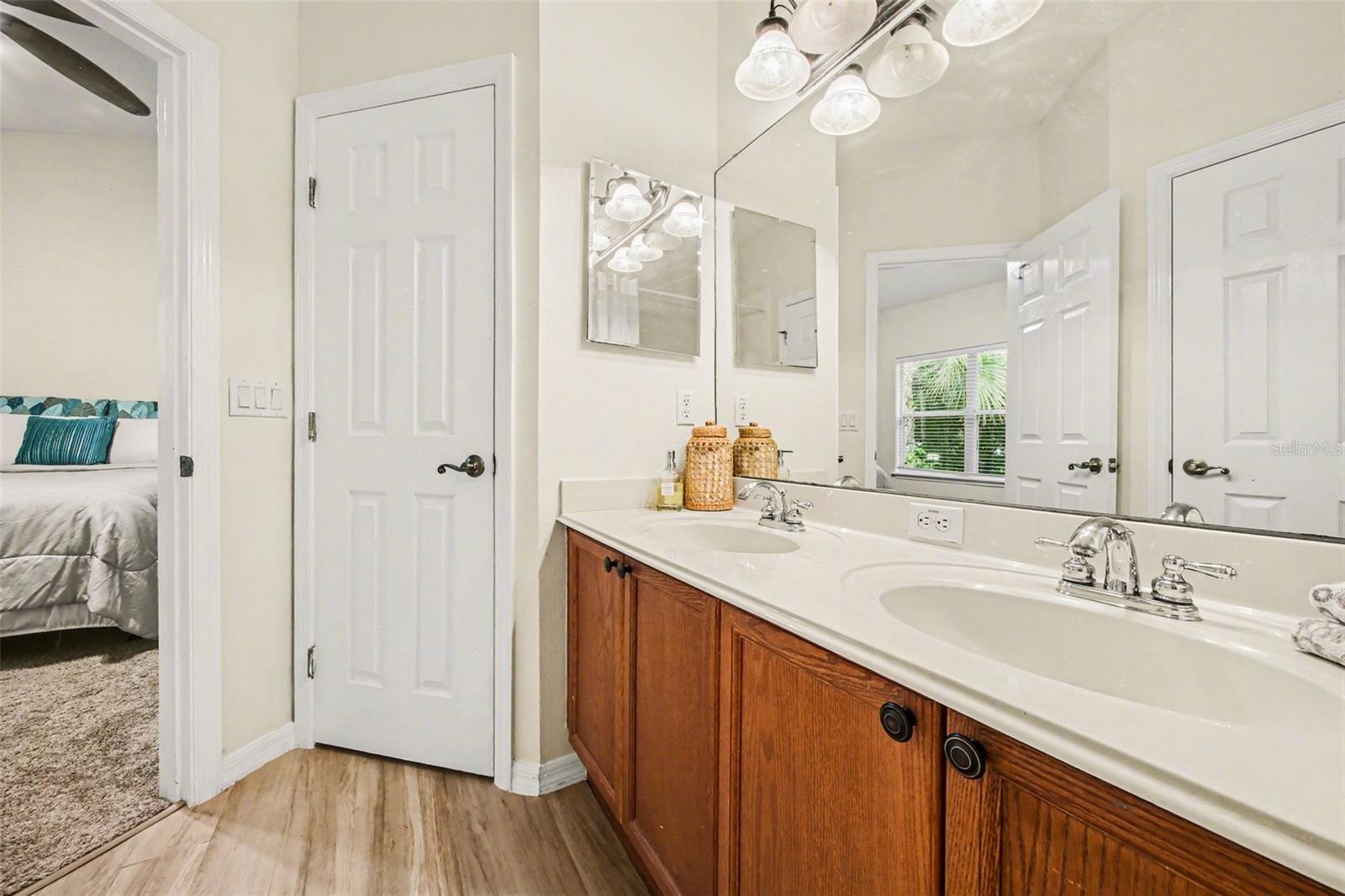 Image 17 of 36 For 578 Pinebranch Circle