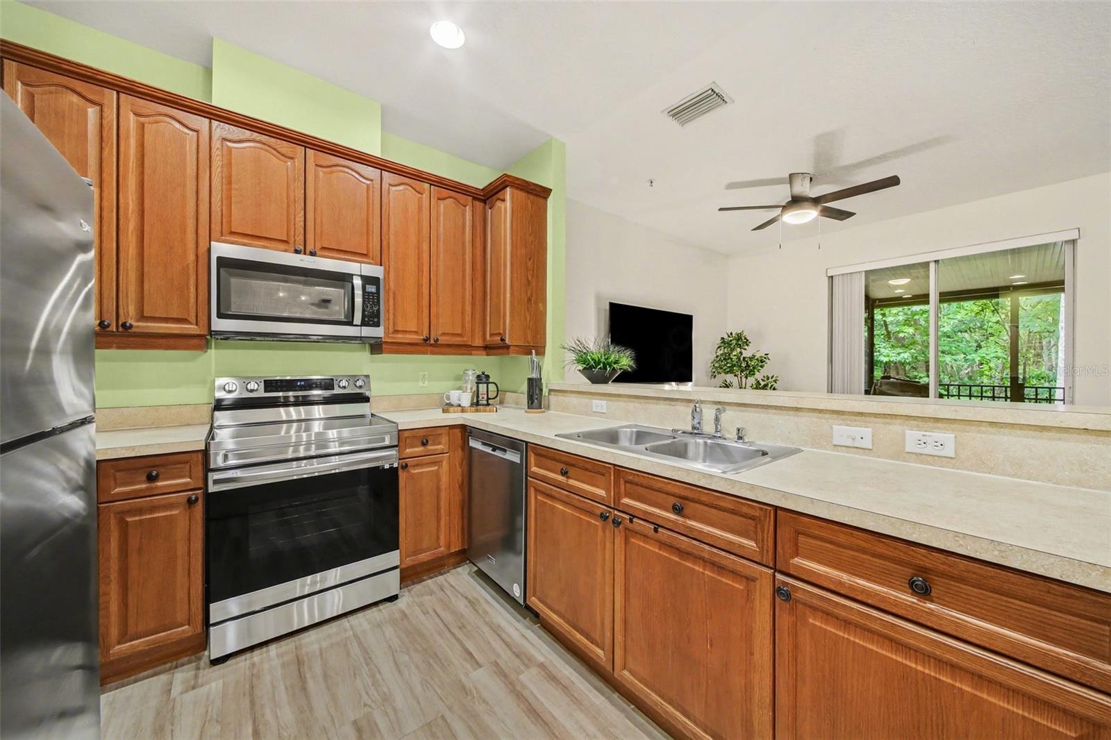 Image 8 of 36 For 578 Pinebranch Circle