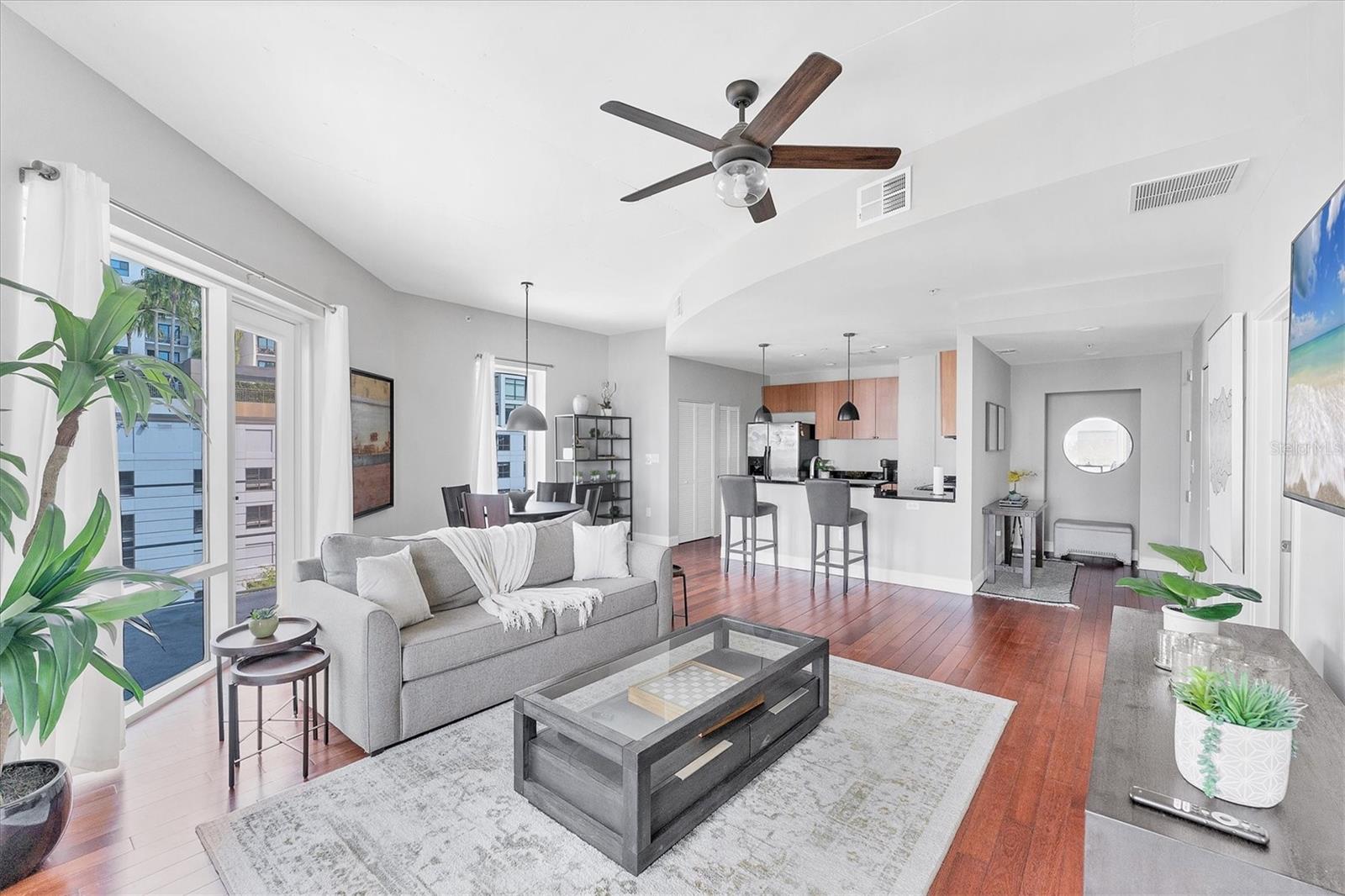 Image 10 of 47 For 525 Jackson Street 609