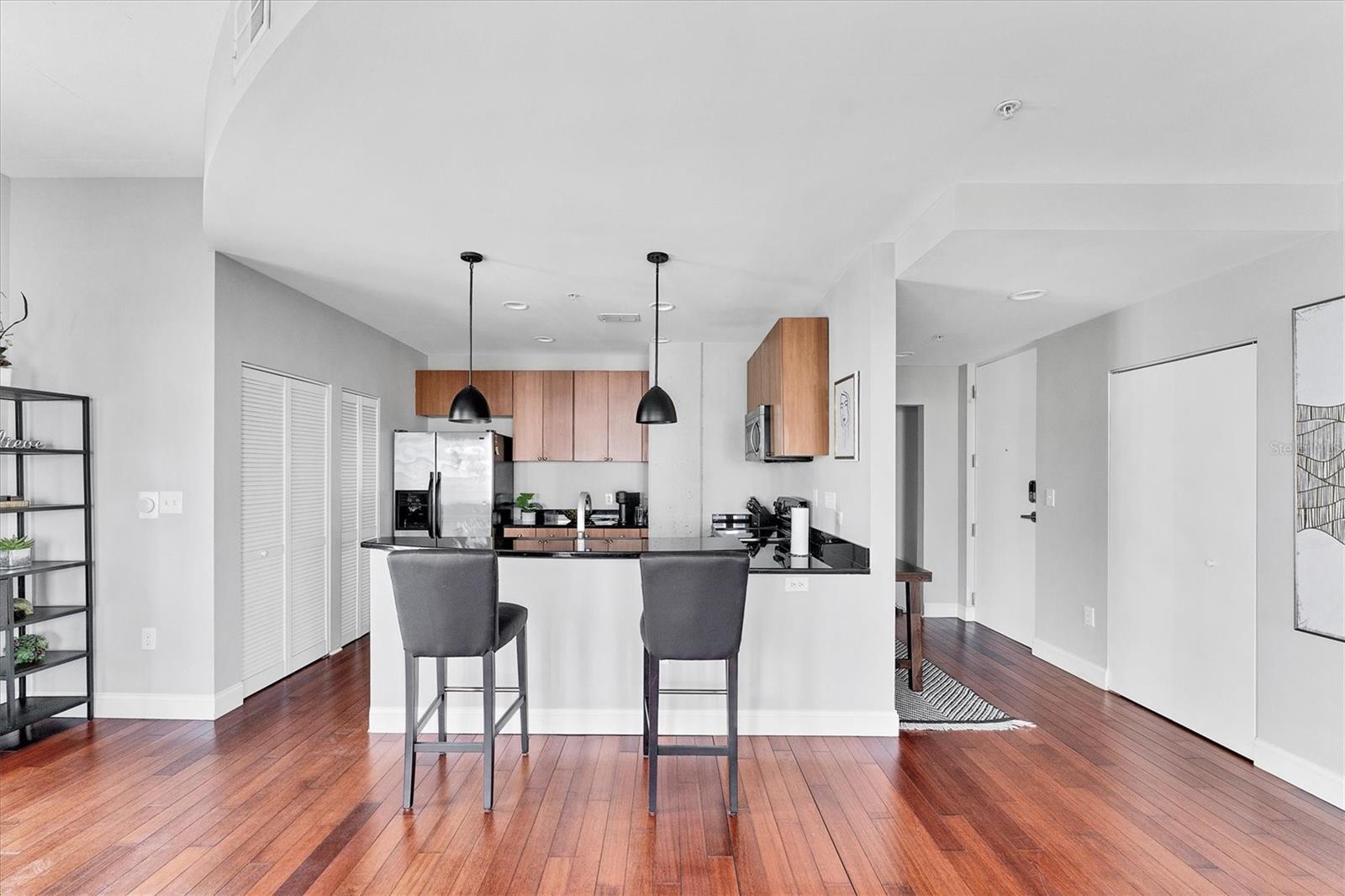 Image 11 of 47 For 525 Jackson Street 609