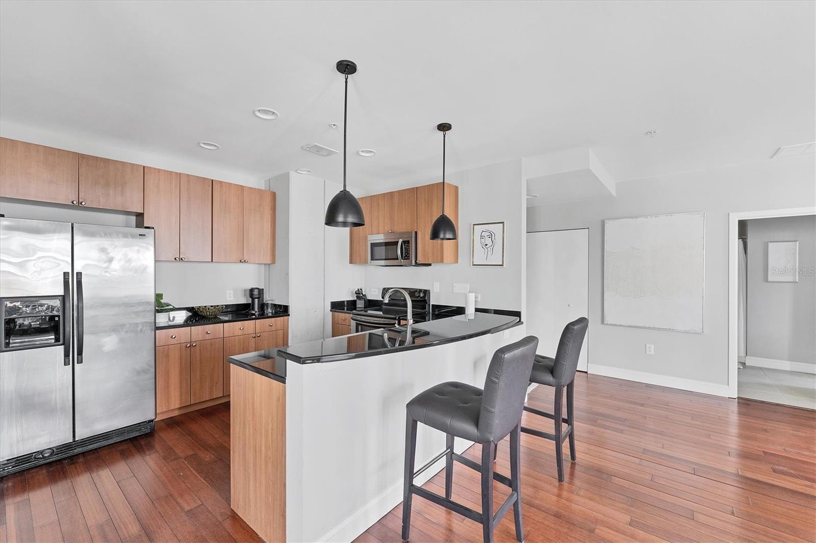 Image 12 of 47 For 525 Jackson Street 609