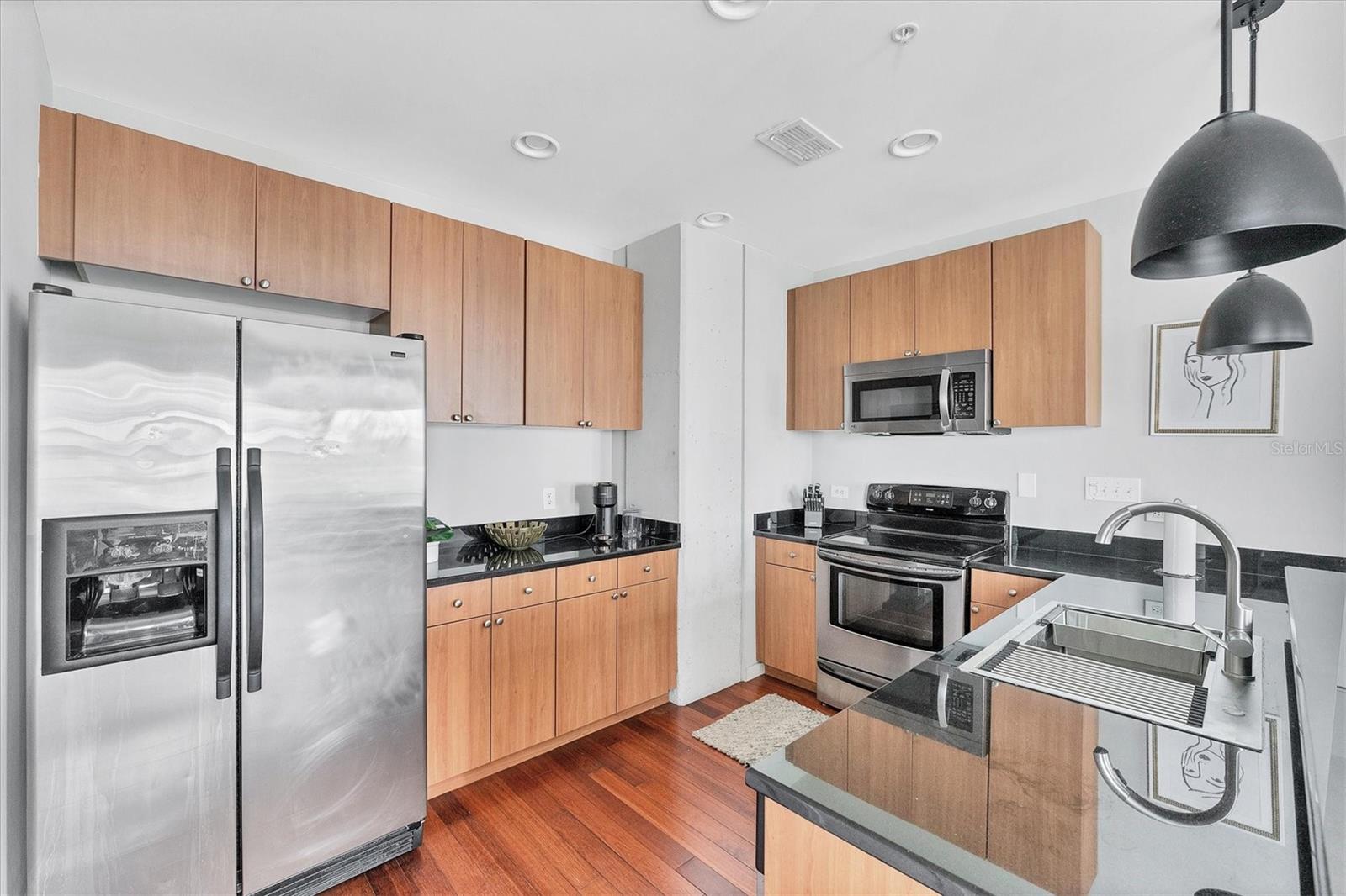 Image 13 of 47 For 525 Jackson Street 609