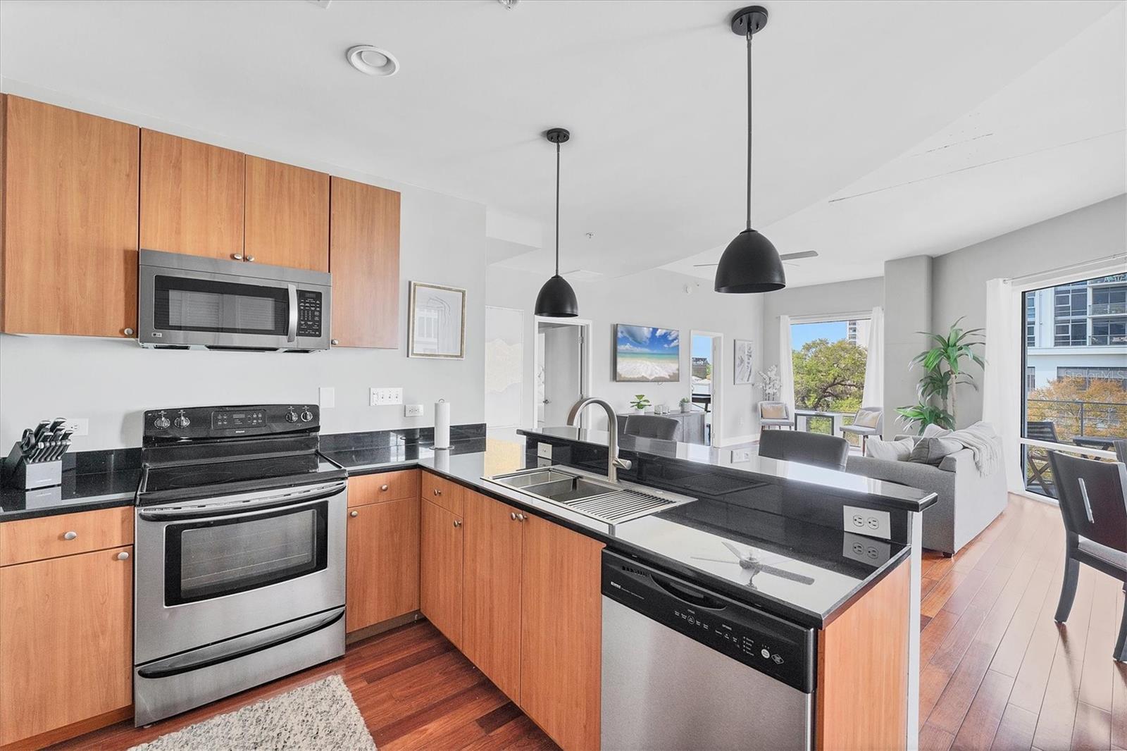 Image 14 of 47 For 525 Jackson Street 609