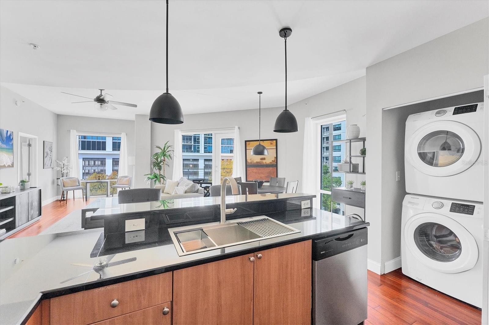 Image 16 of 47 For 525 Jackson Street 609