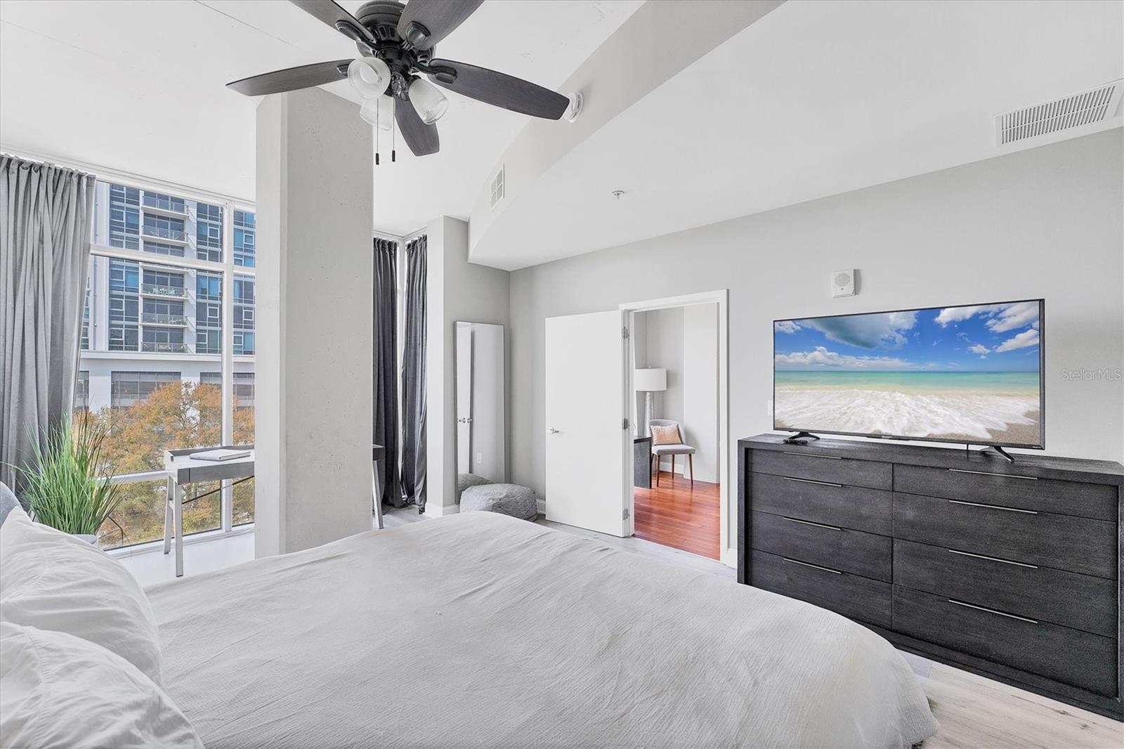 Image 21 of 47 For 525 Jackson Street 609