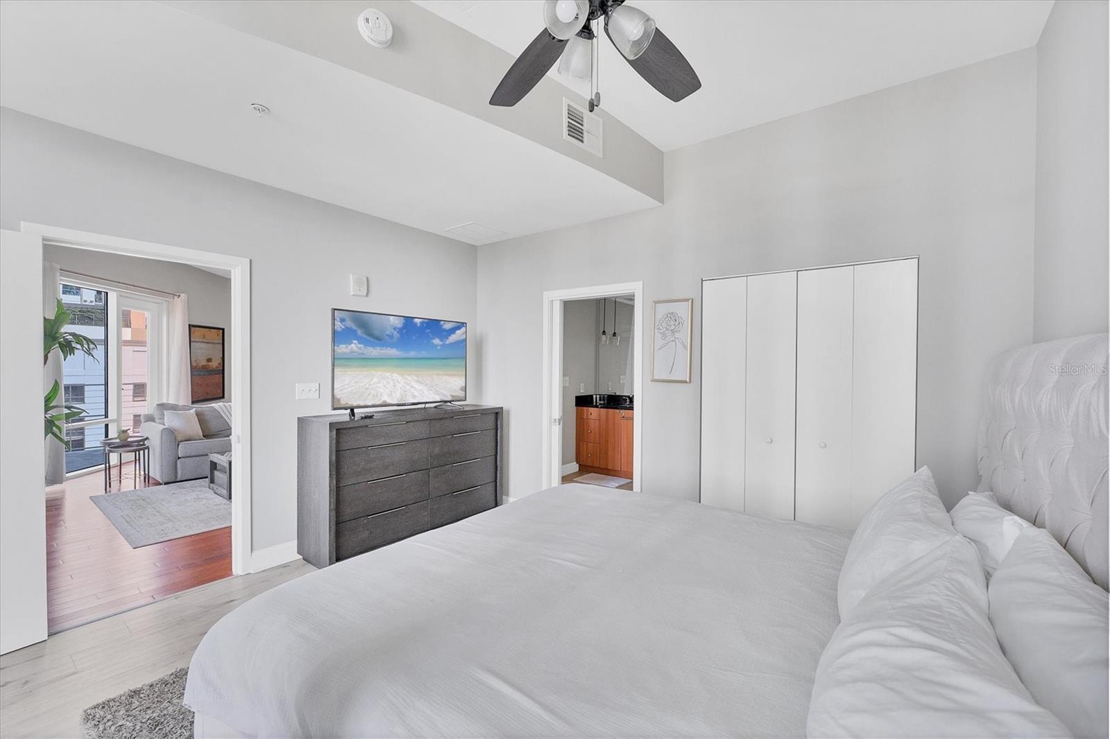 Image 22 of 47 For 525 Jackson Street 609