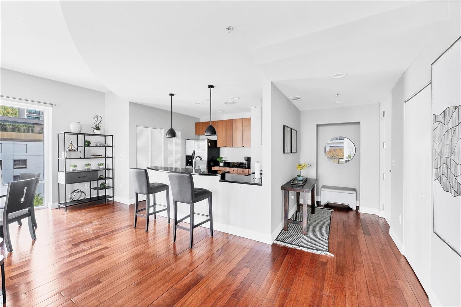 Image 4 of 47 For 525 Jackson Street 609