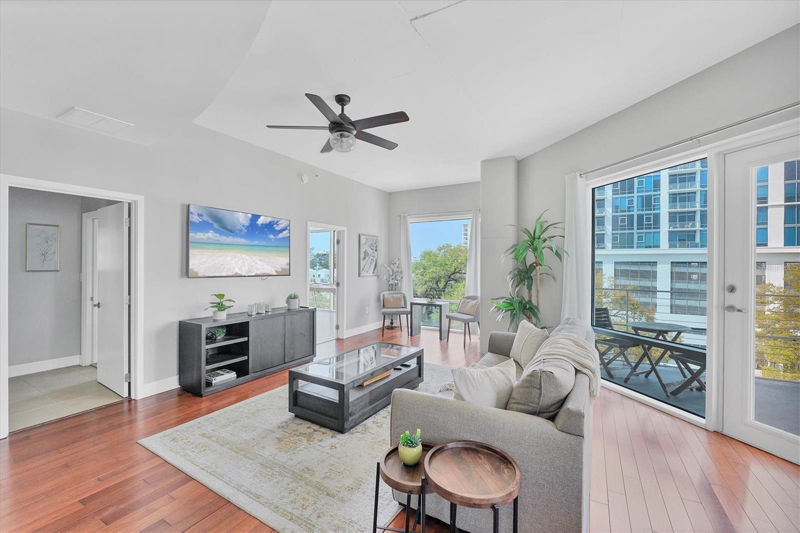 Image 5 of 47 For 525 Jackson Street 609