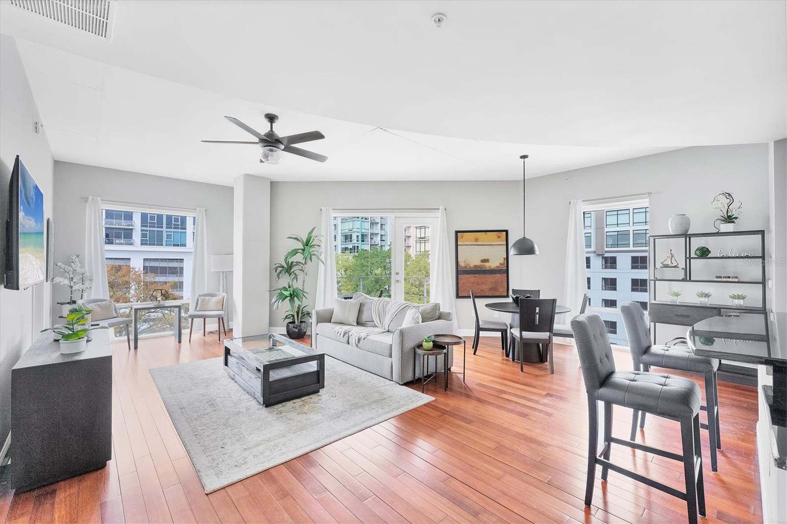 Image 6 of 47 For 525 Jackson Street 609