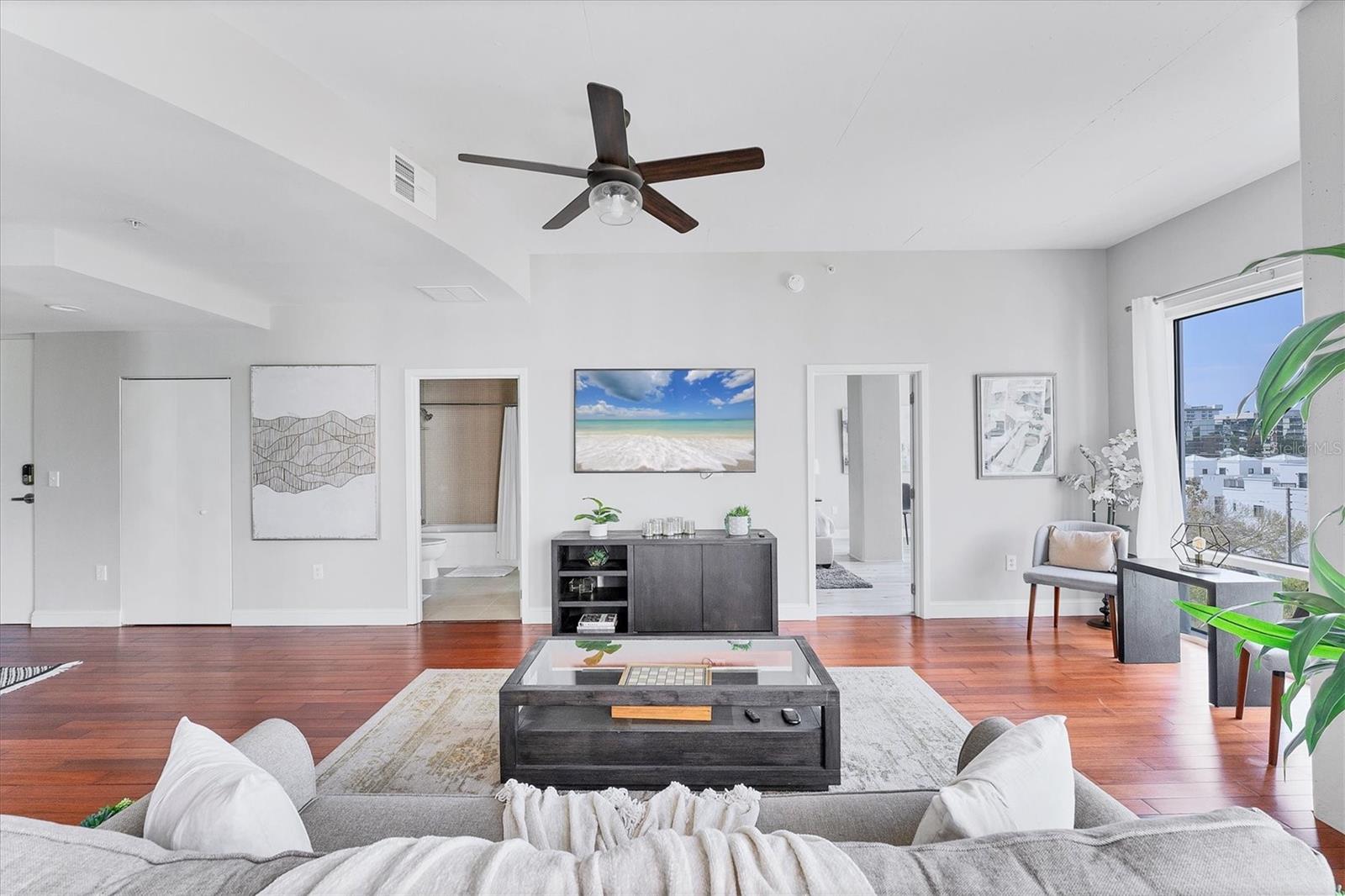 Image 8 of 47 For 525 Jackson Street 609