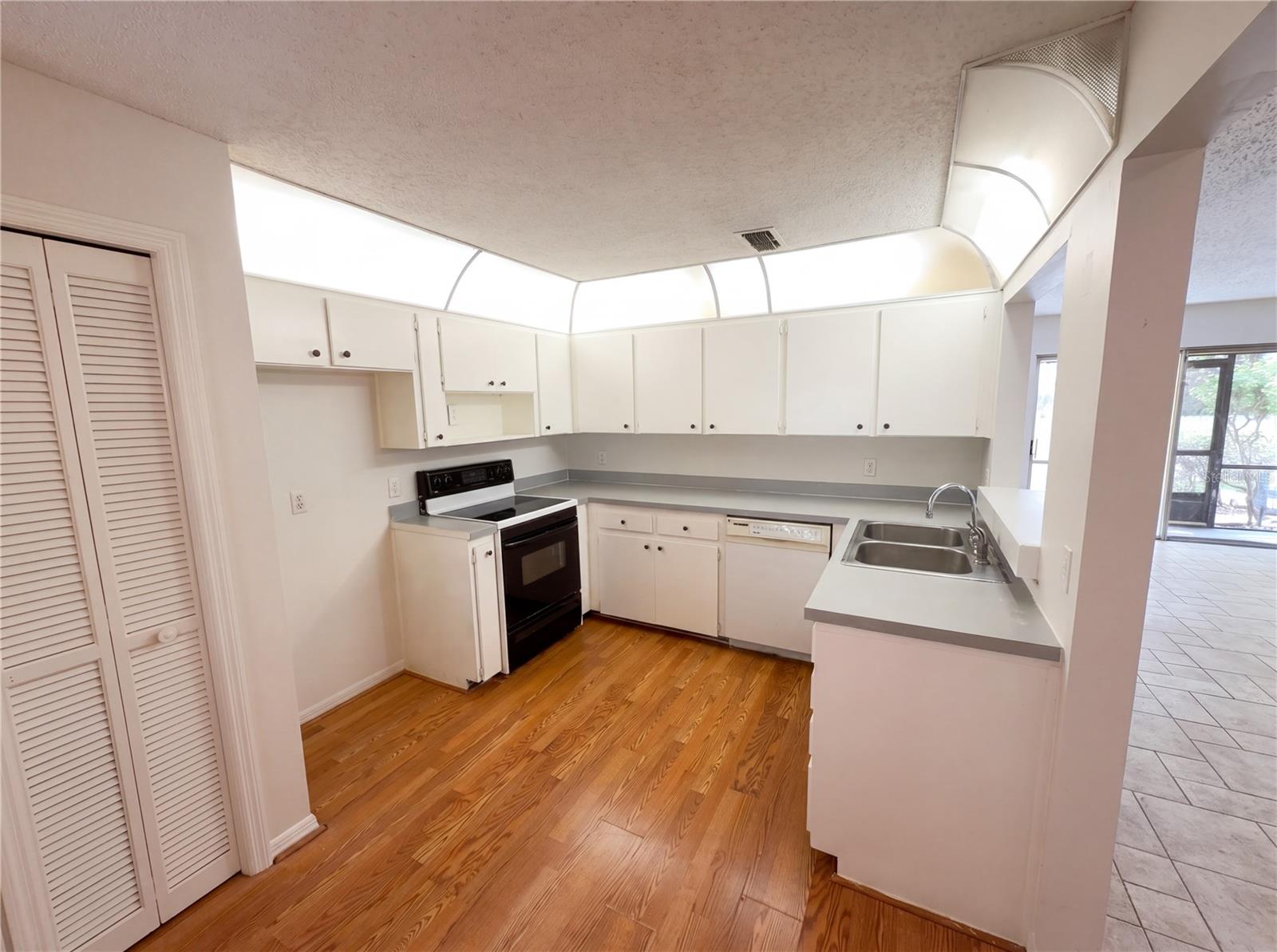 Image 11 of 24 For 600 Northern Way 205