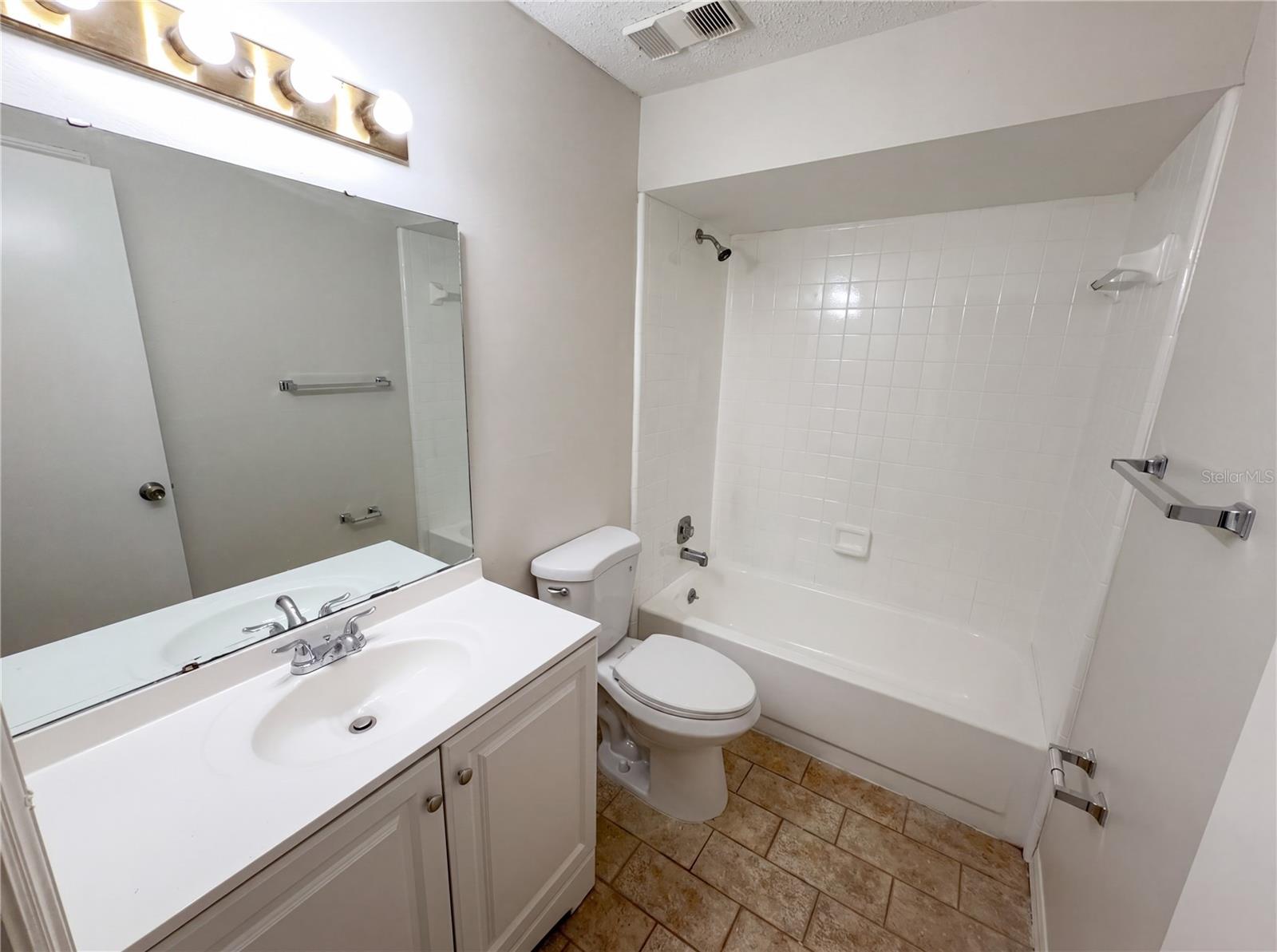 Image 19 of 24 For 600 Northern Way 205