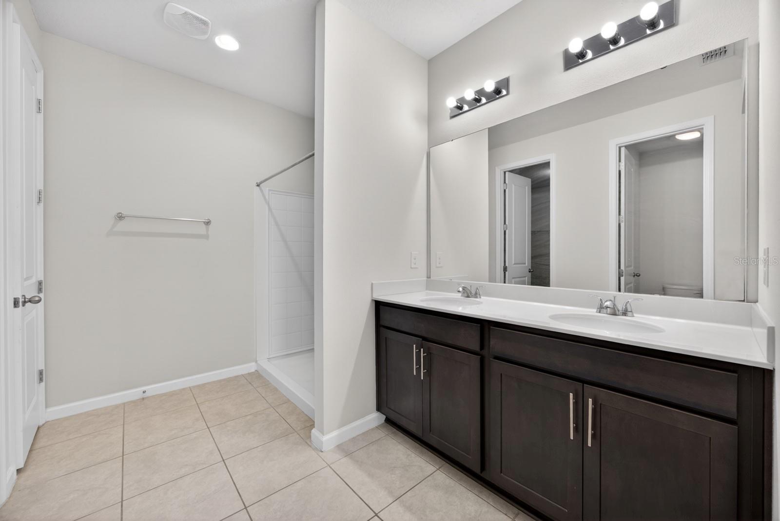 Image 10 of 16 For 689 Meadow Pointe Drive