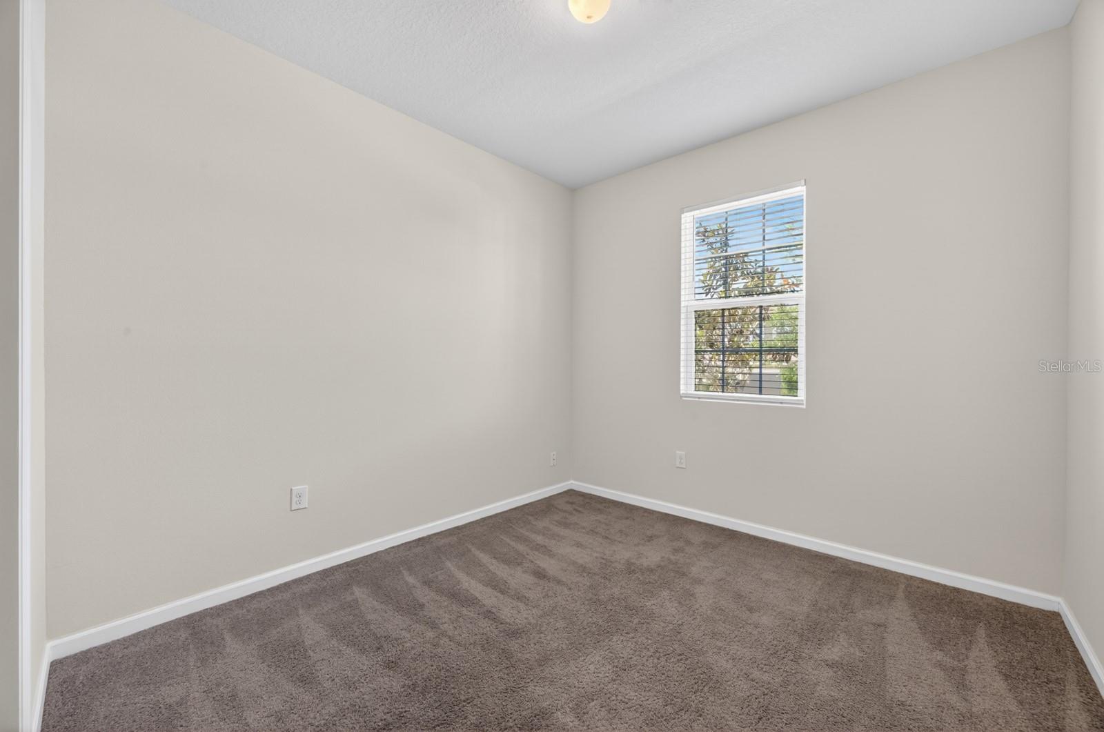 Image 11 of 16 For 689 Meadow Pointe Drive