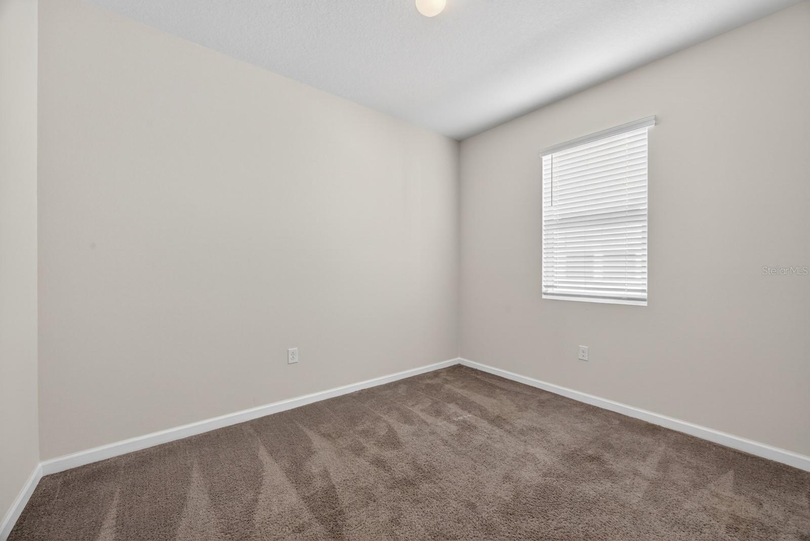 Image 13 of 16 For 689 Meadow Pointe Drive