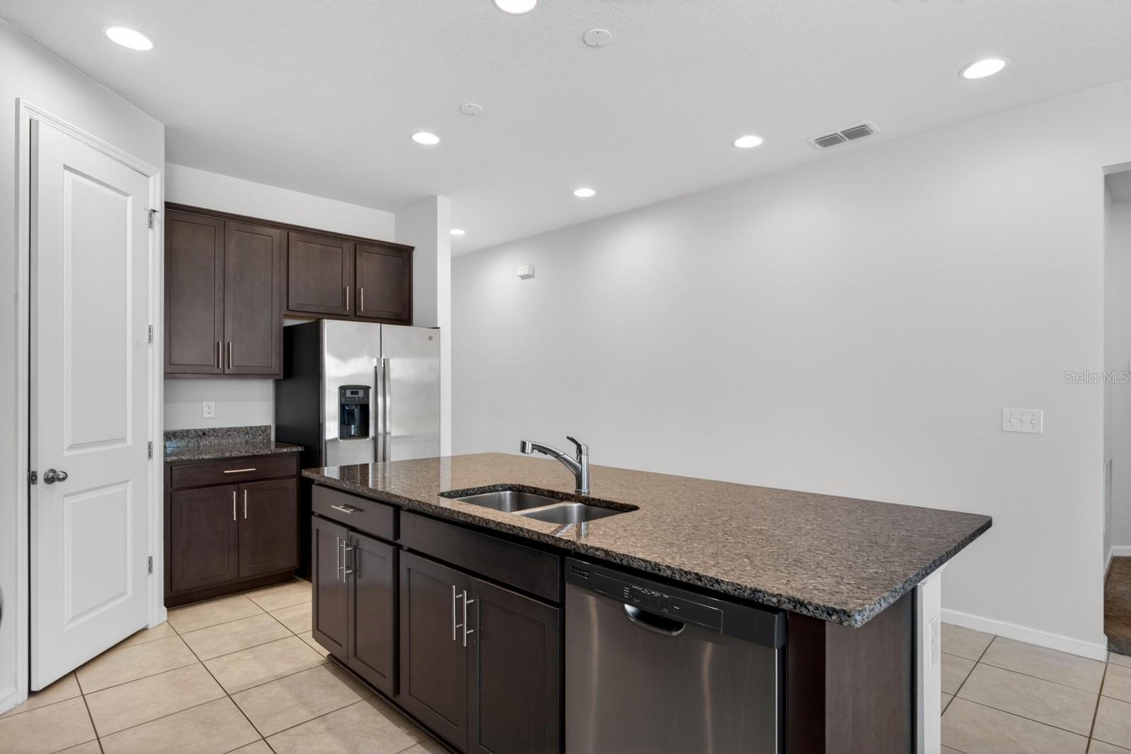 Image 3 of 16 For 689 Meadow Pointe Drive