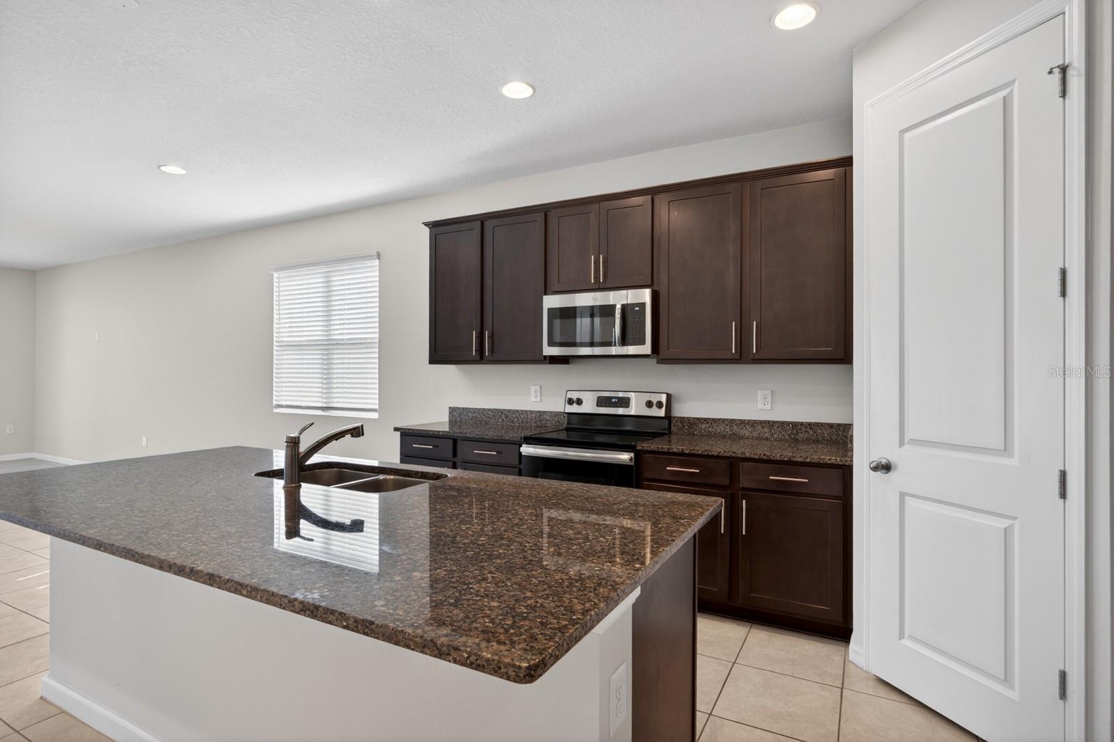Image 4 of 16 For 689 Meadow Pointe Drive