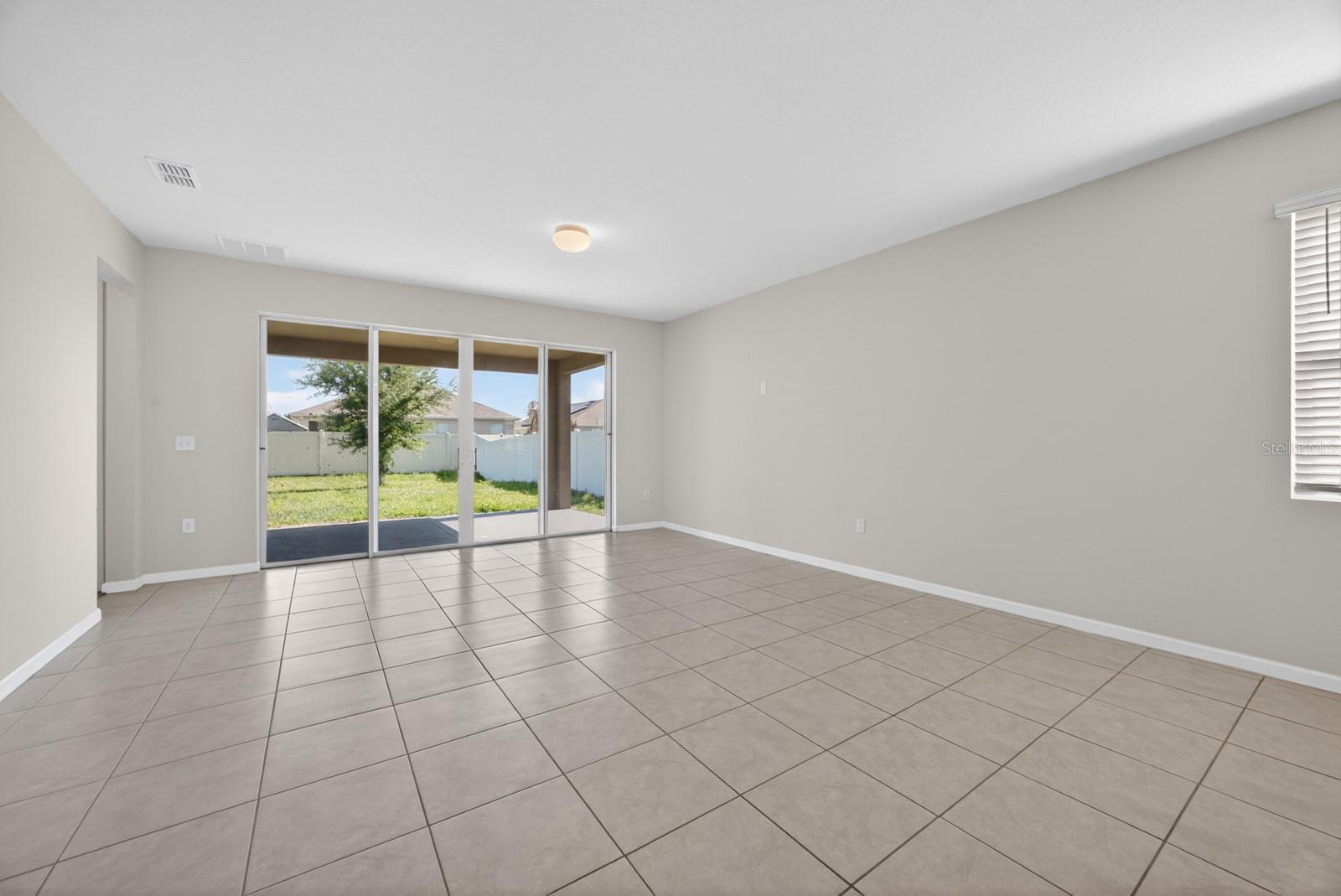 Image 5 of 16 For 689 Meadow Pointe Drive